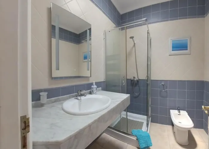 Three Palms Villa, Villa